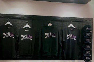 Huonekaluteline ja vaatteet punaisine sekä mustine väreineen Suomessa.