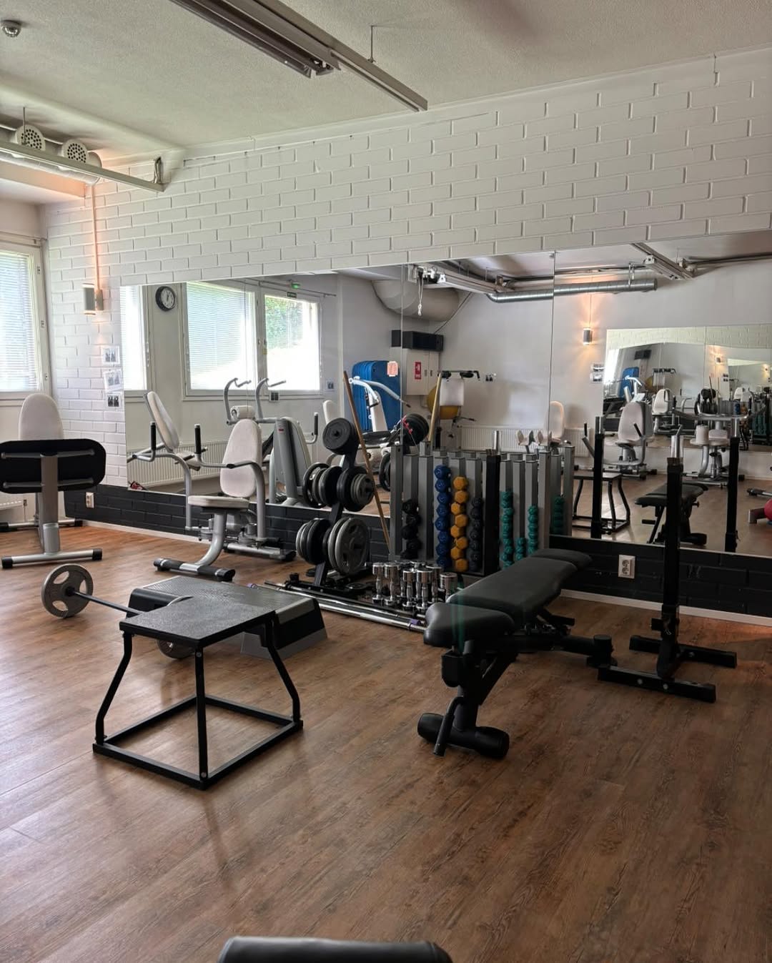 Testaa maksutta💪🔥 Marraskuussa torstaisin klo 11.30 – tule mukaan ohjatulle tunnille ja testaa ilmaiseksi yksi kokeilukerta! ✨Mikä torstai sopii sulle? Tule yksin tai kaverin kanssa – nyt on loistava hetki hypätä mukaan! Monipuolinen treeni, hyvä fiilis ja sopii kaikille tasoille. Tule testaamaan! 💪 #naistensali #kiertoharjoittelu #uusikaupunki #treeni #terveys