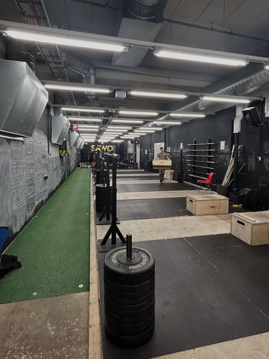 🔥 Siilinjärven kovin treenipaketti – yhdellä rannekkeella. 🔥 Unohda tylsä salitreeni. Meillä et vain liiku — kehityt. 💥 Sawo & CrossFit Siilinjärvi tarjoaa: 🏋️ CrossFit 🏋️♀️ Painonnosto 💪 Voimanosto 🤱 Mammatreenit 👊 Teinit 🧒 Kids-ryhmät 👉 Kaikki samalla jäsenyydellä. Ei lisämaksuja. Ei tekosyitä. Tämä ei ole tavallinen kuntosali. Tämä on paikka, jossa: 🔥 kunto kasvaa 🔥 voima nousee 🔥 yhteisö kantaa Olit sitten aloittelija tai kokenut treenaaja — meillä on kivaa ja kehittävää liikkua ❤️ ⚠️ Paikat täyttyvät. ⚠️ Nyt on oikea hetki aloittaa. 👉 Tule mukaan. 👉 Tee päätös. 👉 Treenaa kunnolla. #CrossFitSiilinjärvi #Sawo #Siilinjärvi #kaikkiinlaitteisiin #EiTekosyitä
