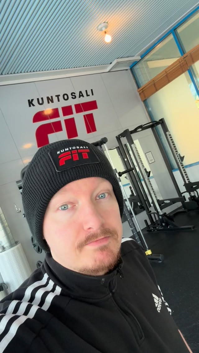 Viimeiset terkut Edenistä! Eihän tätä matkaa mitenkään voi paketoida sanoiksi yhdelle videolle, mutta yritetään. Melkoista vuoristorataa on ollut, mutta kova ikävä jää salia, kodikasta ilmapiiriä ja kaikkia teitä. Kaikkea hyvää 🙏❤️ T. Sakari & muu FIT-tiimi