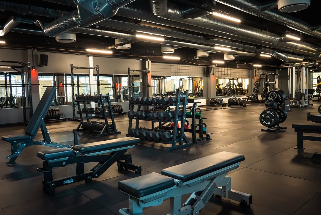 Yksi sali - monta mahdollisuutta 💪 Monipuolinen kuntosali, PT-palvelut, hieronta ja virtuaalistudio lähes 1000 m² tiloissa EasyFit Raisiossa. Tervetuloa! 💛 📸: @aaltovisuals