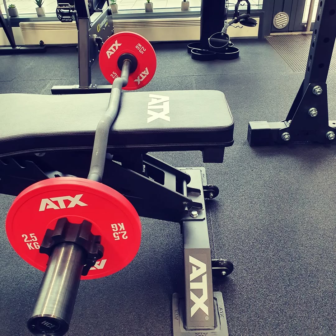 Tässä esimerkkejä pienen salin tankovalikoimasta. Löytyy myös ATX 15kg pinkki levytanko.💯 #reservedgym #privategym #jyväskylä #lutakko #lutakonaukio #kuntosali #minisali #treeni