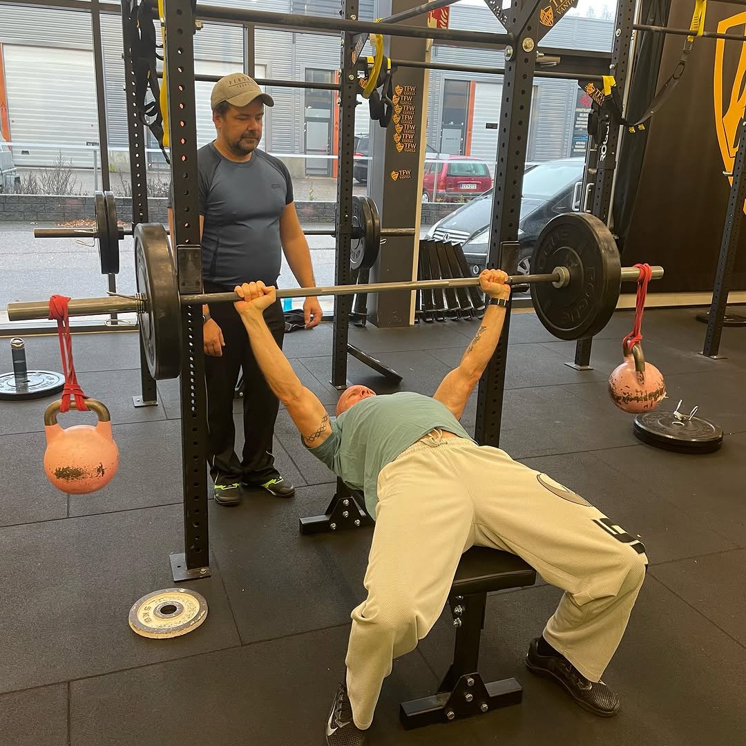 Ohjaajat koulutuksessa. Spartan Academyn Strength&Barbell ohjaajakoulutus. Kurssin vetäjänä @forsstromjohanna 💪