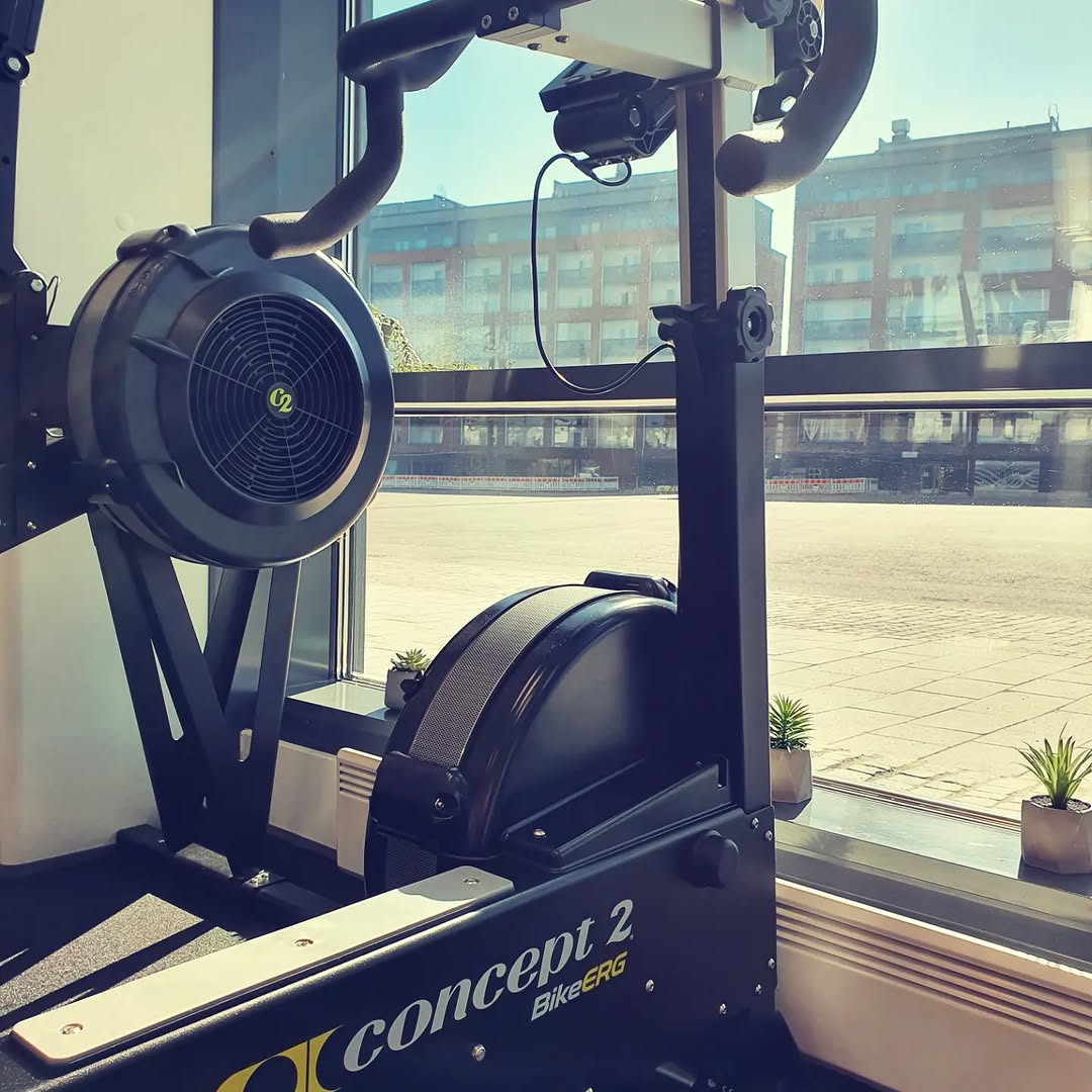 Pyöräilyä soutua tai hiihtoa.💯 #concept2 #bikeerg #rowerg #skierg #reservedgym #privategym #cardio #jyväskylä #lutakko #lutakonaukio #kuntosali #minisali