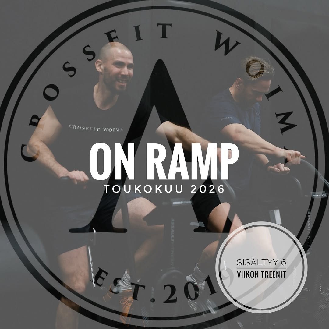 Kaksi henkilöä harjoittelee CrossFit On Ramp -ohjelmassa kuntosalilla, painottaen voimaa ja kestävyy.