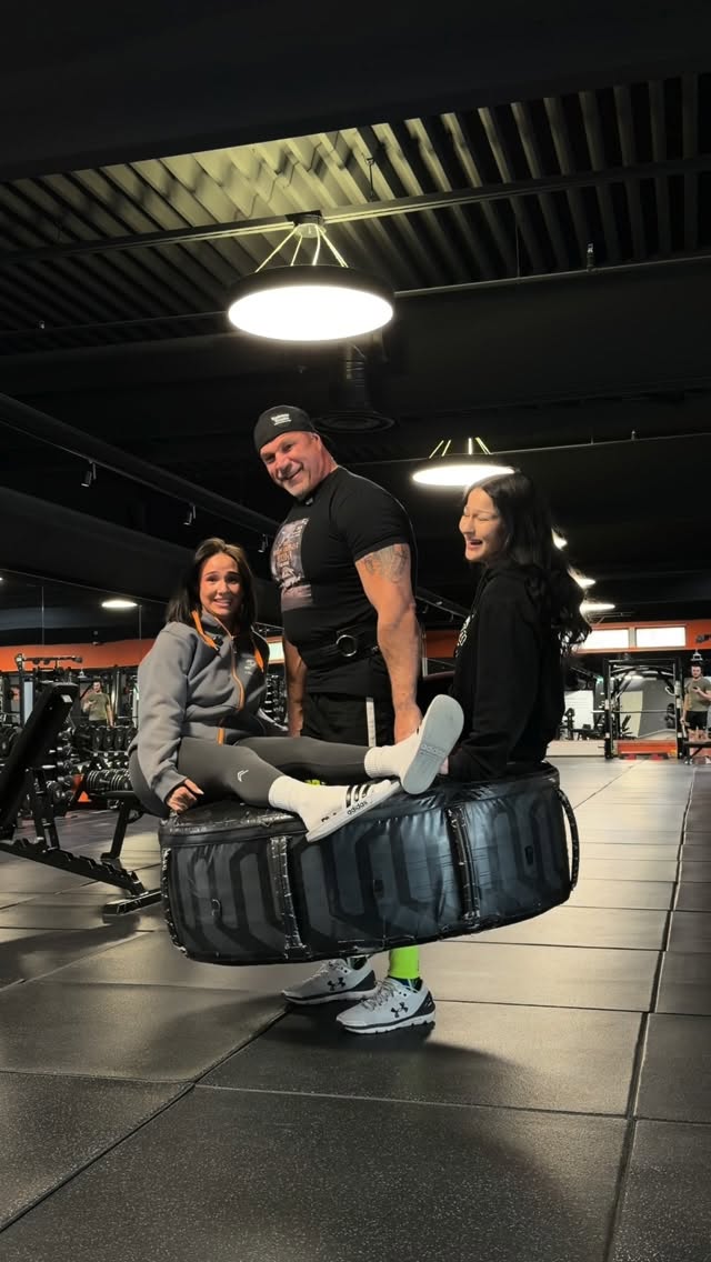 Voimamies-Ile näyttää mallia, miten Rantakylän toiminnallista aluetta voi käyttää omassa treenissä hyödyksi. Tänään vuorossa Rengas.🏋️ Ota testiin ja kerro meille, miten meni!😎💪🏻 #kuntokeskusenergy