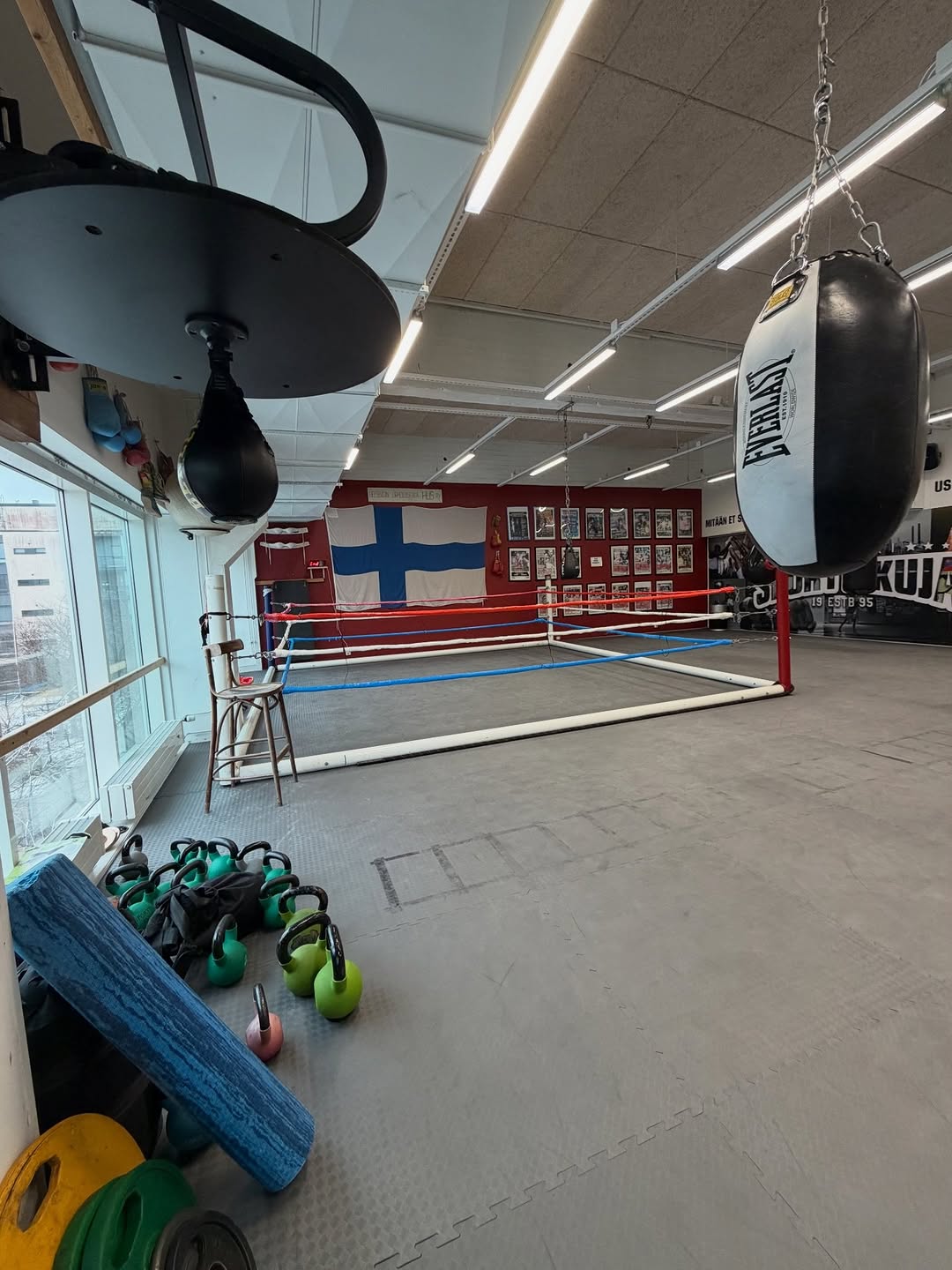 Old school gyms hit different… raw, real, and are made for pure strength 🥊🏋🏻♀️ @sporttikuja joins our network and brings the charm of those old school gyms 💪🏼 What you’ll find: ✅ Gym ✅ Fitness Boxing ✅ Personal Coaching ✅ Massage clinic @gallianlihasstressi for comprehensive massage and rehabilitative movement coaching