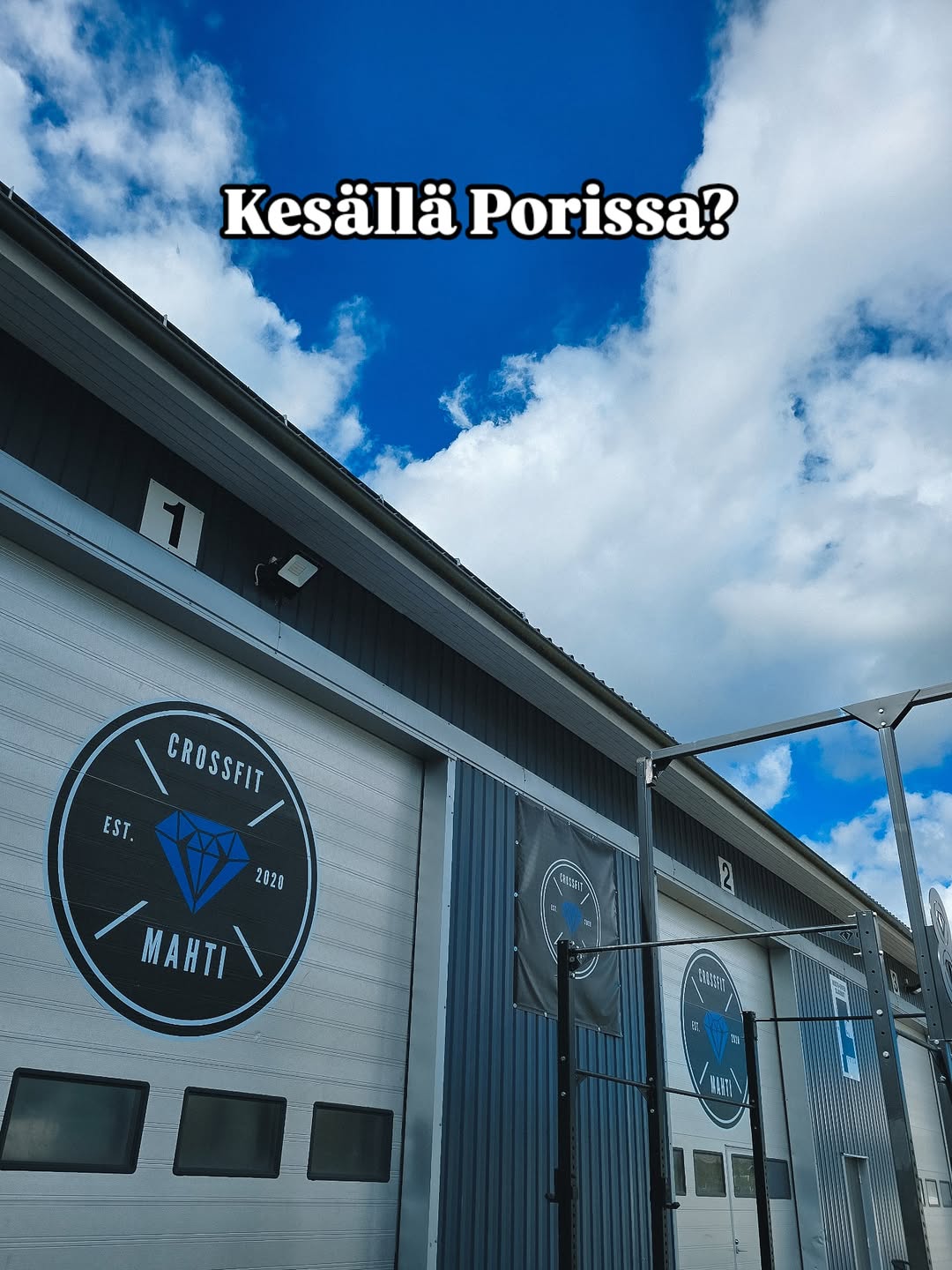 Kesällä Porissa ja treenit mielessä? ☀️💪 Ootko lomailemassa Porissa tai muuten viettämässä kesää täällä päin – ja mietit missä treenata? 🏋️♀️ CrossFit Mahti toivottaa vierailijat lämpimästi tervetulleiksi! 🔥 Meiltä löytyy innostava ilmapiiri, toimivat tilat ja välineet sekä yhteisö, johon on helppo tulla mukaan ☺️ Jos kiinnostuit, laita viestiä: 📩 laskutus@cfmahti.fi tai DM @crossfitmahti – kerrotaan mielellämme lisää, ja sovitaan treenit! ☺️🤝 #crossfit #crossfitmahti #pori #mahti #crossfitsuomi