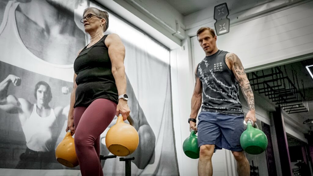 Te kysyitte, me lisäsimme! HYROX-tunnit kiinnostaa ja ne täyttyvät ennätystahtia 🔥 Joten tietenkin lisätään tunteja 🤩 Keskiviikkoisin pääsee nyt HYROX foundation tunnille klo: 18.15 Anselmin ohjaamana 🤩 Ei muutakuin paikkaa varaamaan! #kunnonpaikka #rovaniemi #hyrox
