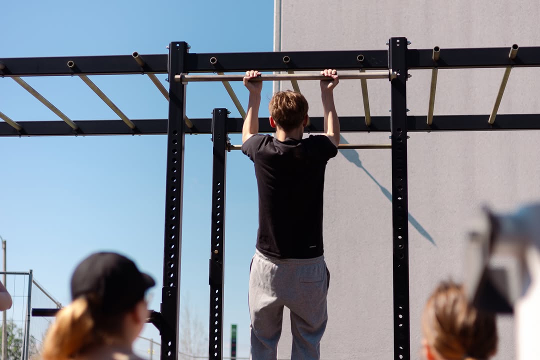 🏋️ Fit Seinäjoki – tilaa treenata! Meiltä löytyy yhteensä 1400 m² treenitilaa, josta 150 m² on ryhmäliikuntasalia. Lisäksi käytössäsi on 350 m² ulkokuntosali, joka tarjoaa loistavat mahdollisuudet harjoitteluun🔥 Kuntosaliltamme löydät kattavat välineet: ✅ toiminnalliseen harjoitteluun ✅ perinteiseen kuntosalitreeniin ✅ kehonrakennukseen ✅ tavoitteelliseen voimaharjoitteluun ✅ aloittelijan turvalliseen harjoittelun aloittamiseen Olitpa vasta aloittamassa liikuntaharrastusta tai kokenut treenaaja, meiltä löydät monipuoliset puitteet tavoitteidesi saavuttamiseen. 📸 @soulmedia.fi #olefit #fitseinäjoki #seinäjoki