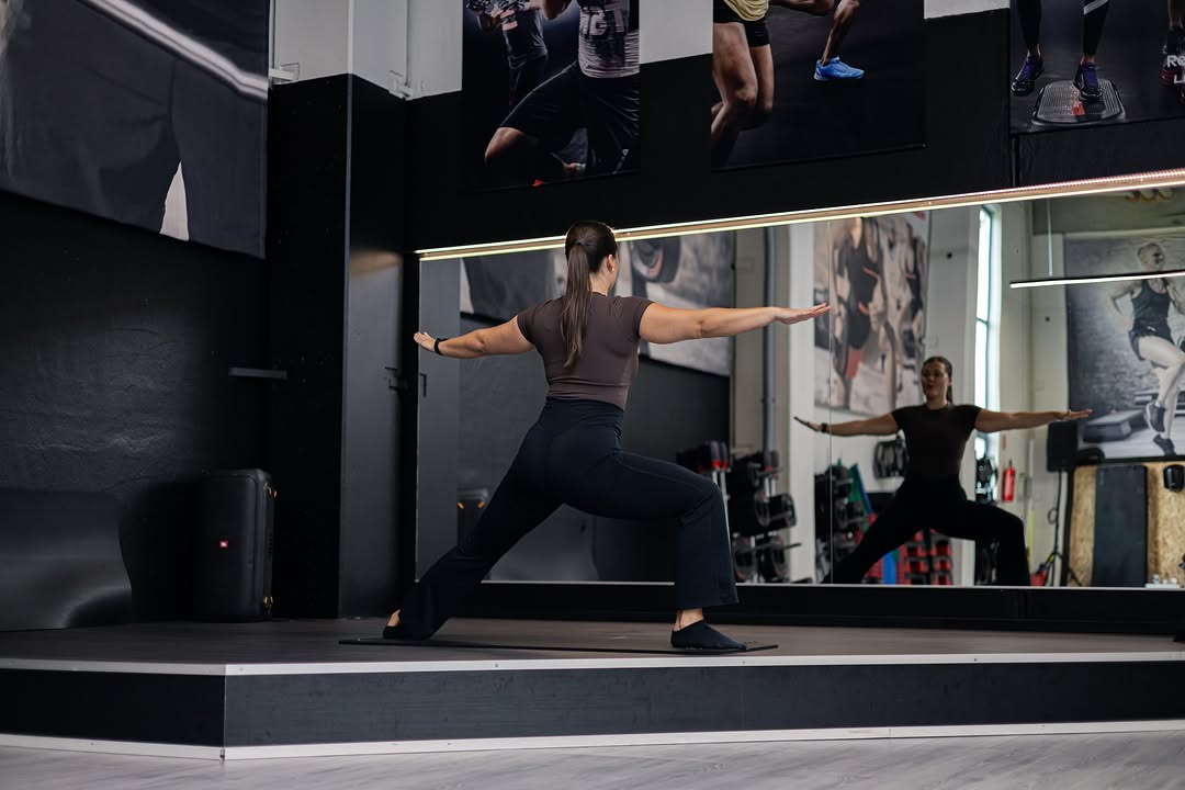 🏋️ Fit Seinäjoki – tilaa treenata! Meiltä löytyy yhteensä 1400 m² treenitilaa, josta 150 m² on ryhmäliikuntasalia. Lisäksi käytössäsi on 350 m² ulkokuntosali, joka tarjoaa loistavat mahdollisuudet harjoitteluun🔥 Kuntosaliltamme löydät kattavat välineet: ✅ toiminnalliseen harjoitteluun ✅ perinteiseen kuntosalitreeniin ✅ kehonrakennukseen ✅ tavoitteelliseen voimaharjoitteluun ✅ aloittelijan turvalliseen harjoittelun aloittamiseen Olitpa vasta aloittamassa liikuntaharrastusta tai kokenut treenaaja, meiltä löydät monipuoliset puitteet tavoitteidesi saavuttamiseen. 📸 @soulmedia.fi #olefit #fitseinäjoki #seinäjoki