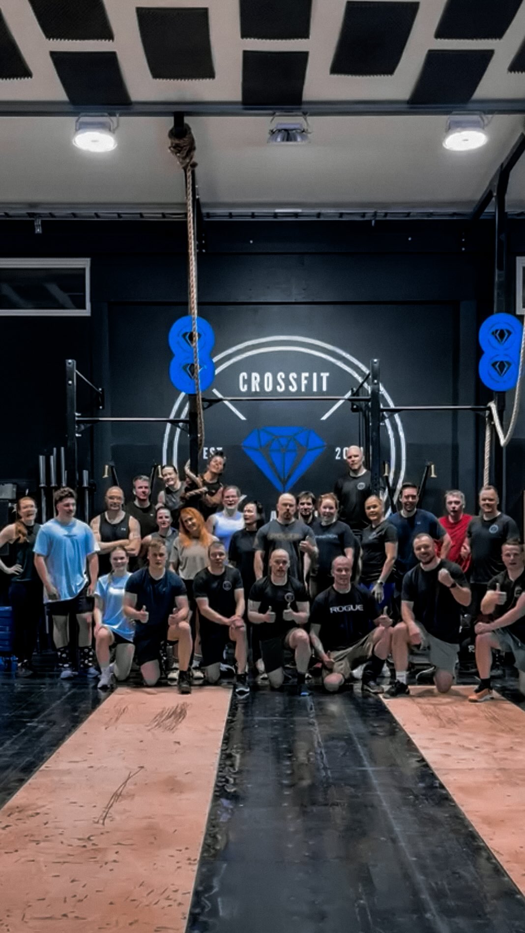 #Dynamite part2 Teams of 3 Buy in 1800m erg Then 1. 90 syncro wallball 2. 75 Syncro box step over 3. 60 pull-ups (one hang at the Same Time) 4. 60 syncro squats with 2 barbell 5. 9 Rounds wheelbarrow walk 6. 60 syncro sit-ups 7. 75 thruster with plate + plate to overhead hold 8. 60 burbee + blank hold 9. 60 cal echobike Buy out 30 push-up + hold 999m Erg