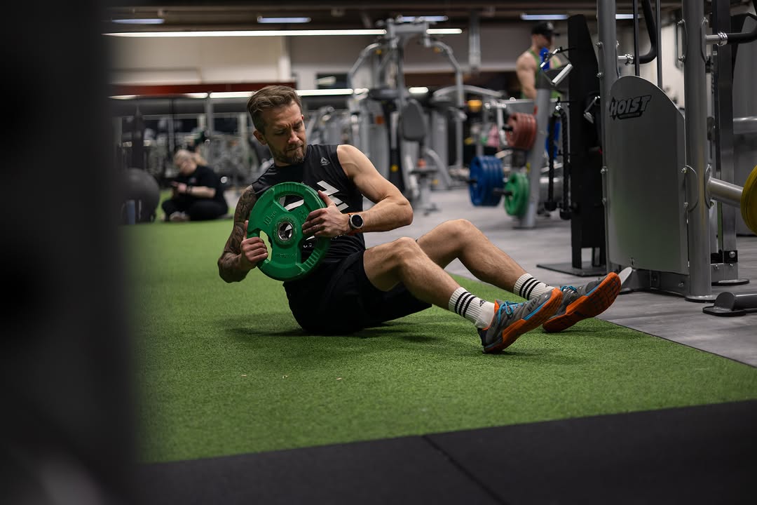 🏋️ Fit Seinäjoki – tilaa treenata! Meiltä löytyy yhteensä 1400 m² treenitilaa, josta 150 m² on ryhmäliikuntasalia. Lisäksi käytössäsi on 350 m² ulkokuntosali, joka tarjoaa loistavat mahdollisuudet harjoitteluun🔥 Kuntosaliltamme löydät kattavat välineet: ✅ toiminnalliseen harjoitteluun ✅ perinteiseen kuntosalitreeniin ✅ kehonrakennukseen ✅ tavoitteelliseen voimaharjoitteluun ✅ aloittelijan turvalliseen harjoittelun aloittamiseen Olitpa vasta aloittamassa liikuntaharrastusta tai kokenut treenaaja, meiltä löydät monipuoliset puitteet tavoitteidesi saavuttamiseen. 📸 @soulmedia.fi #olefit #fitseinäjoki #seinäjoki