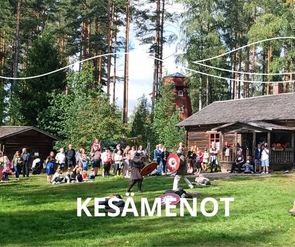 Kesäiset tapahtumat ja festivaalit luonnon keskellä, paljon ihmisiä nauttimassa ulkoilmasta ja yhtei.