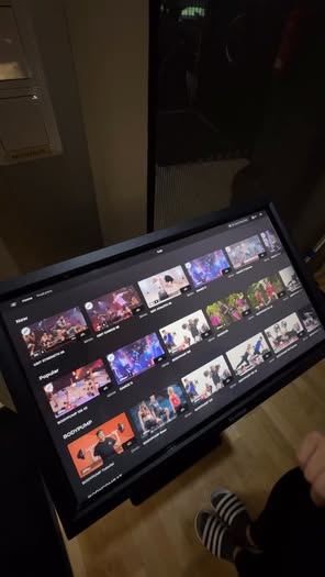 Näin käytät virtuaalituntien näyttöä✨ Näyttö ja sen kosketusherkkyys voi olla välillä hieman hidas, joten kannattaa odottaa rauhassa. Ongelmatilanteissa olethan yhteydessä henkilökuntaamme!☺️ Mukavia treenejä!